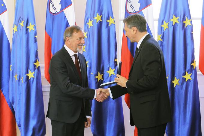 Predsednik Pahor vročil državno odlikovanje medaljo za zasluge Vasju Samcu